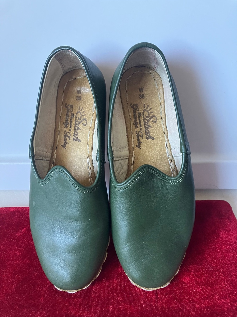 Sabah Denali Green Leather Loafers Slip On Flats Shoes Women’s Sz 38 US 7 EUC.